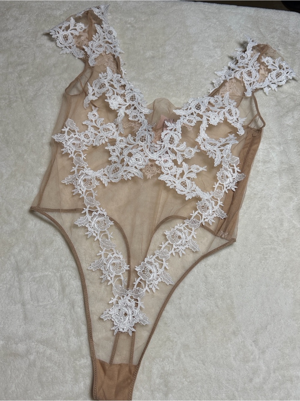 Victoria's Secret Nude and White Lace Appliqué Bodysuit Size M/M 🆕 - Picture 3 of 5